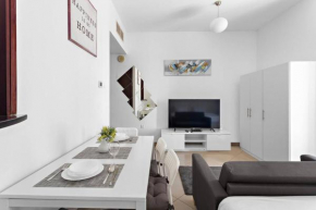 StoneTree - Elegant Studio in Peaceful Community